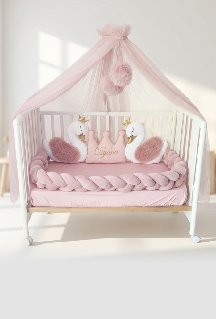 paracolpi culla e lettino con velo, baldacchino, corona con nome, paracolpi intrreaaciato rosa ancito e cigno