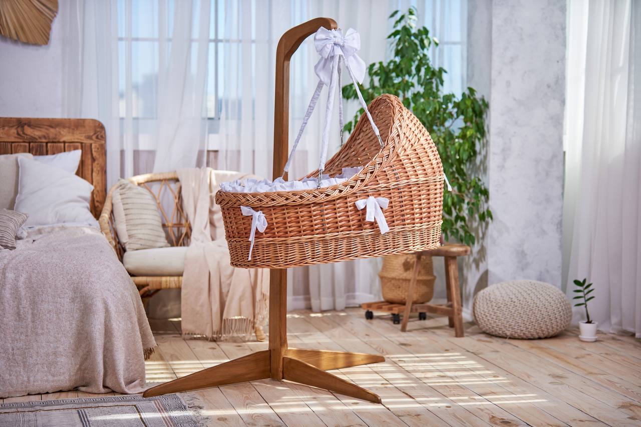 Culla in Vimini Intrecciata a Mano Tessitura Fitta Con Cappuccio – Con Ruote o Dondolo