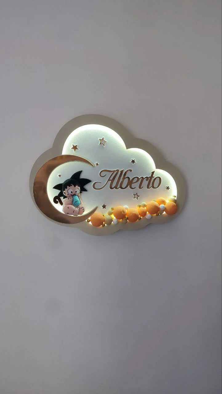Luce notturna nuvola in legno MDF con luna e stelle, personaggio Goku Dragon Ball cucito a mano, lampada LED cameretta bambini personalizzata con nome e palline colorate