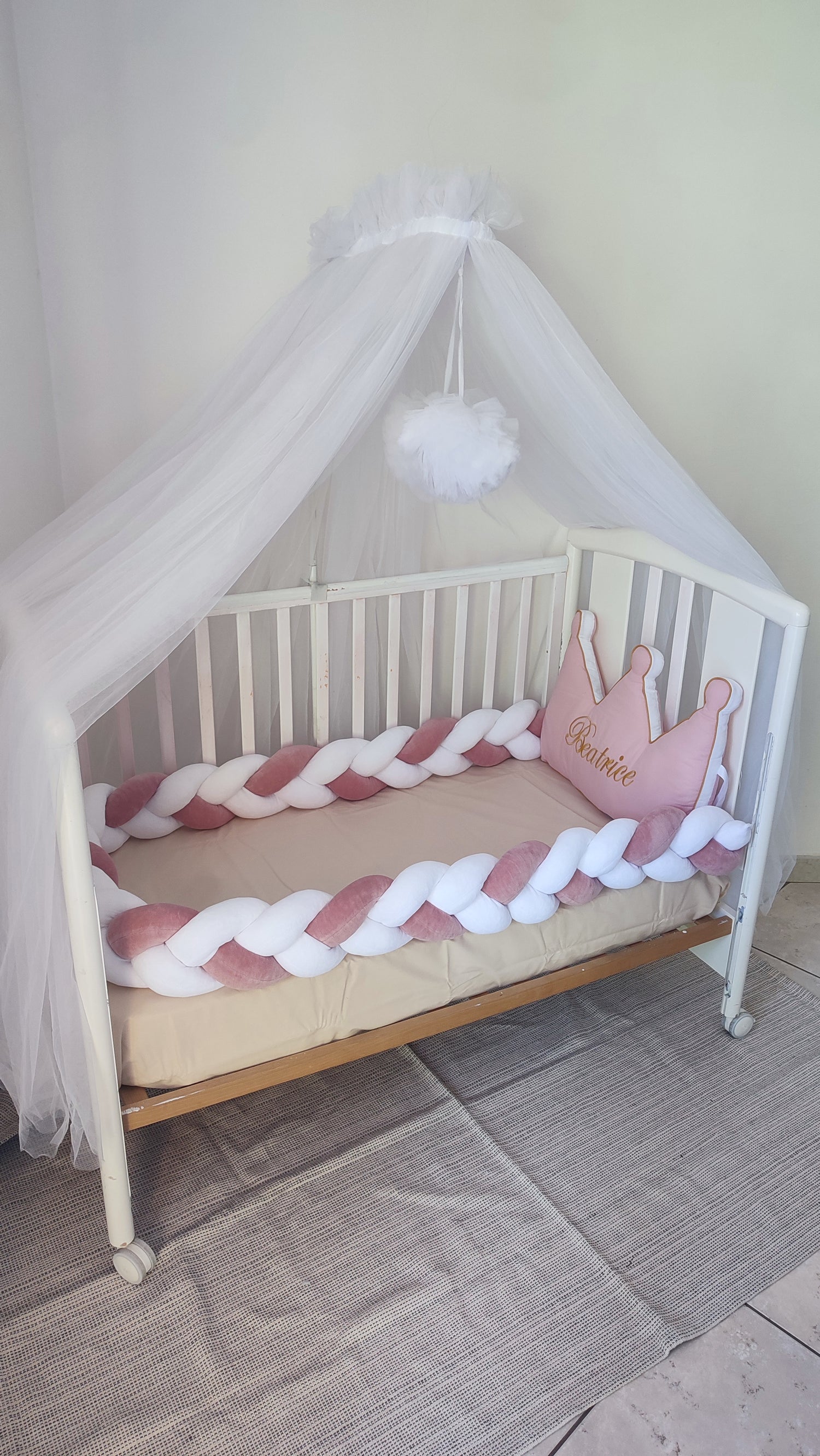 Paracolpi Lettino Culla a Treccia con Cuscino Decorativo Corona | Colori a Scelta