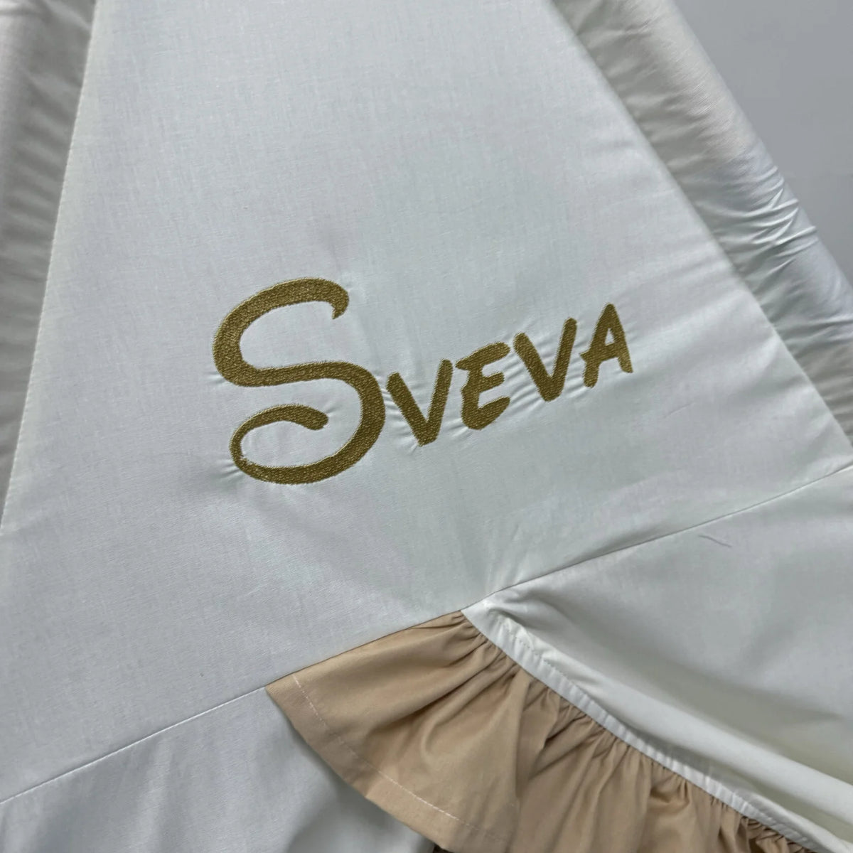Tenda teepee per bambini dipinta a mano con tema Heidi, personalizzabile con nome, in cotone traspirante con pali in legno di tiglio