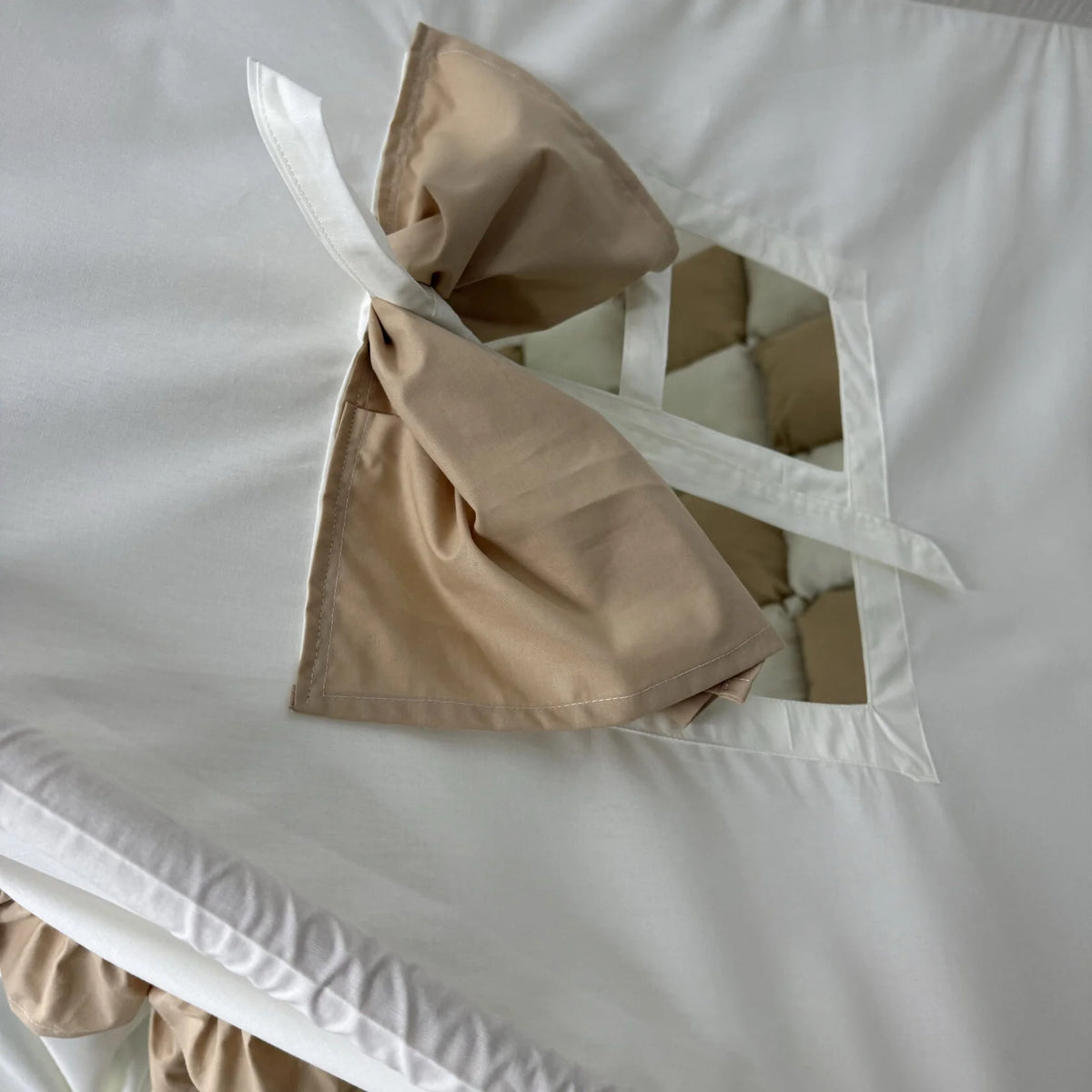 Tenda teepee per bambini dipinta a mano con tema Heidi, personalizzabile con nome, in cotone traspirante con pali in legno di tiglio