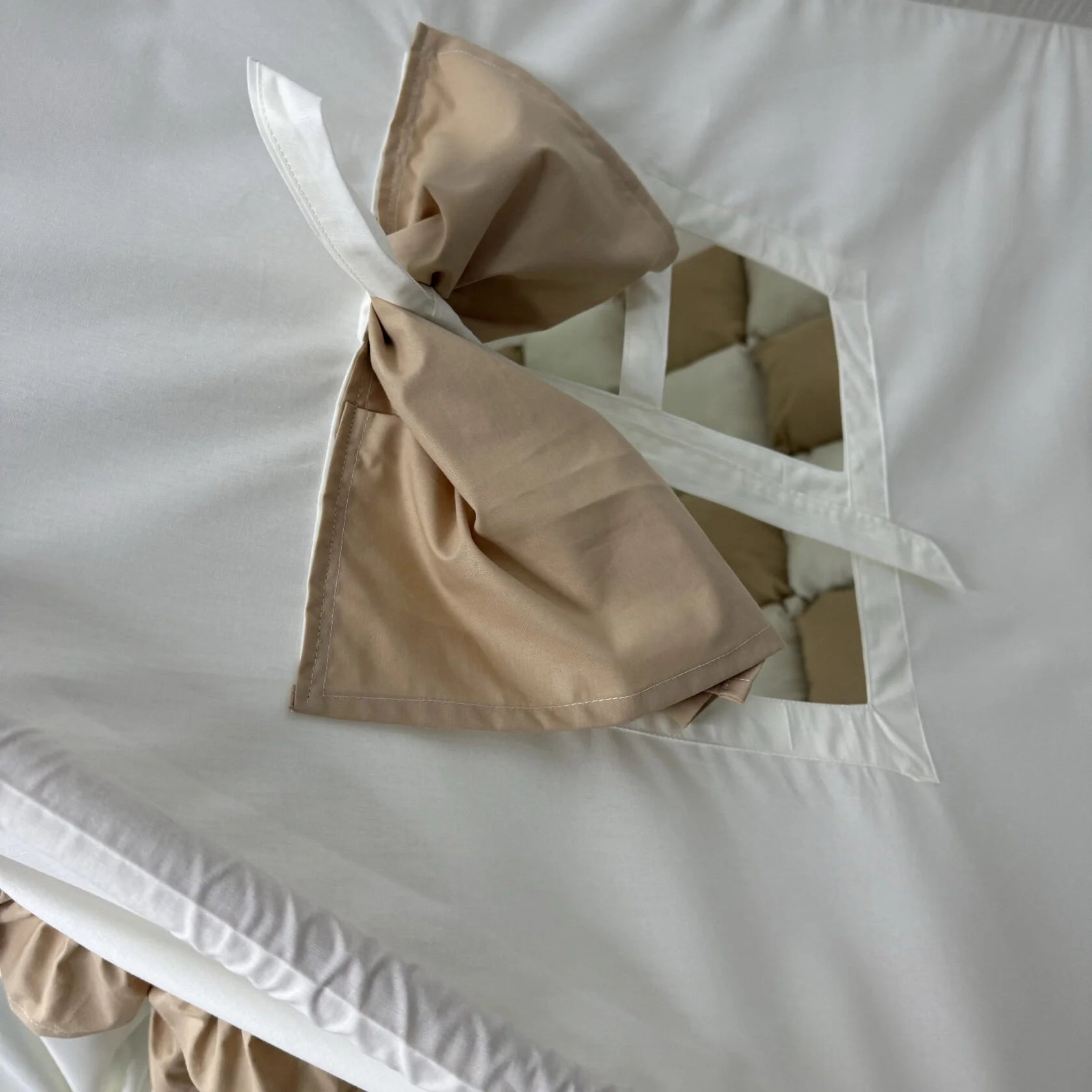 Tenda teepee per bambini dipinta a mano con tema Heidi, personalizzabile con nome, in cotone traspirante con pali in legno di tiglio