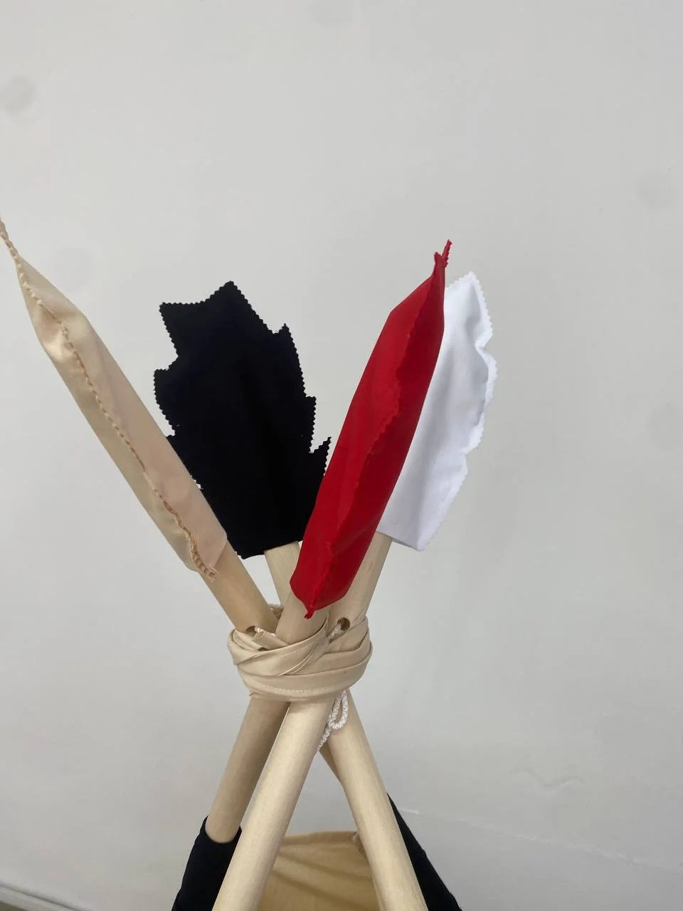 Tenda teepee per bambini dipinta a mano con tema Dragon Trainer, personalizzabile con nome, in cotone traspirante con pali in legno di tiglio