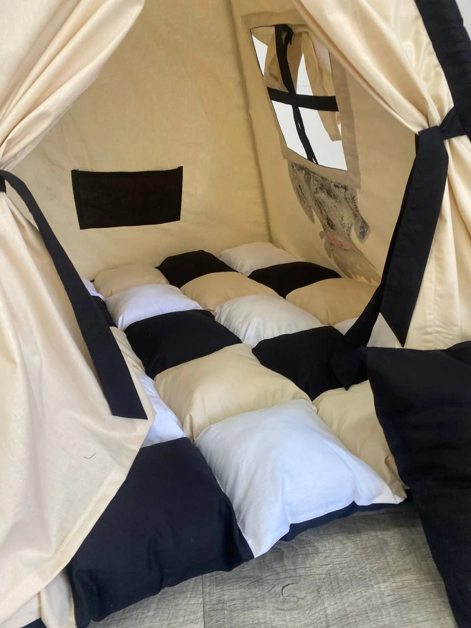 Tenda teepee per bambini dipinta a mano con tema Dragon Trainer, personalizzabile con nome, in cotone traspirante con pali in legno di tiglio