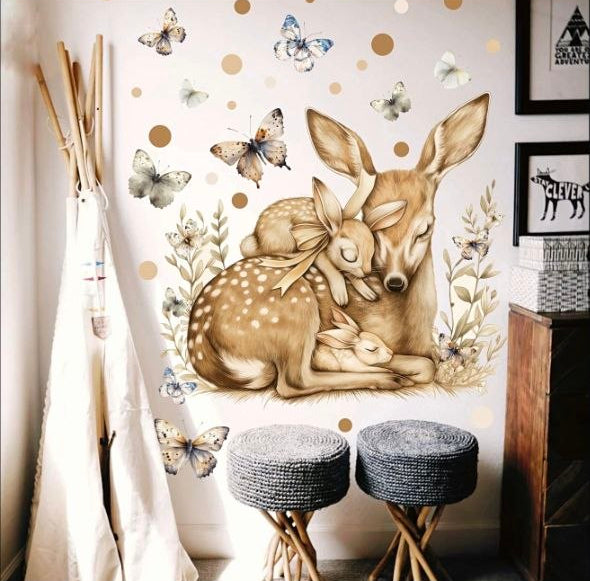 Adesivi murali con cervo e coniglietti che dormono, farfalle e pois dorati, decorazione bosco incantato per cameretta.