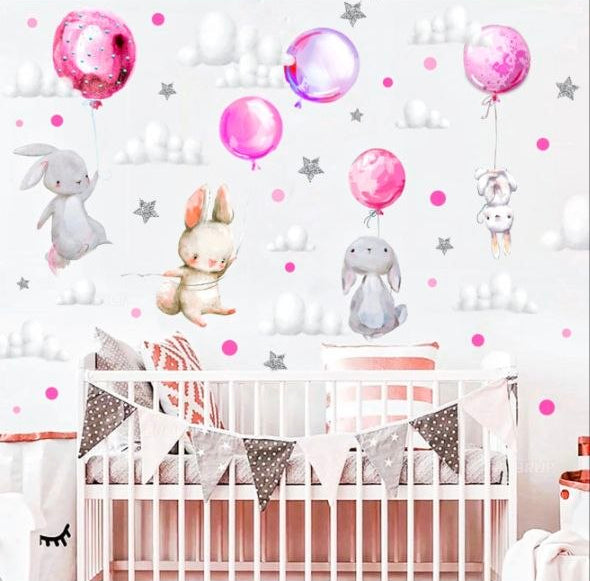 Adesivi murali coniglietti con palloncini rosa e nuvole. Decorazione pareti acquerello per cameretta neonata e bambina.