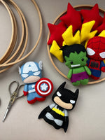 Lavorazione artigianale feltro supereroi Captain America Batman Hulk, pupazzi cuciti a mano regalo neonato