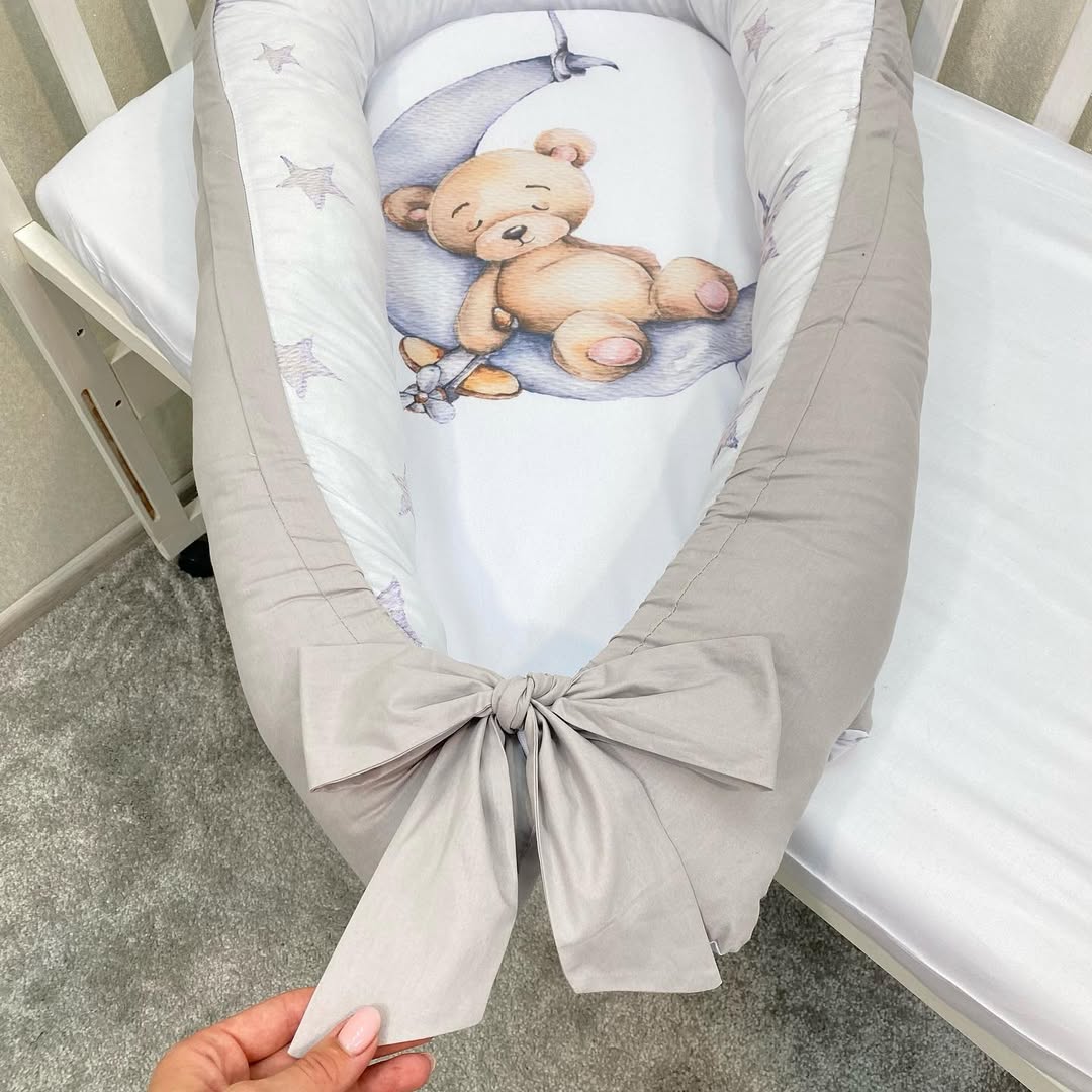 Baby nest neonato grigio con fiocco, stampa orsetto sulla luna, riduttore per culla morbido in cotone