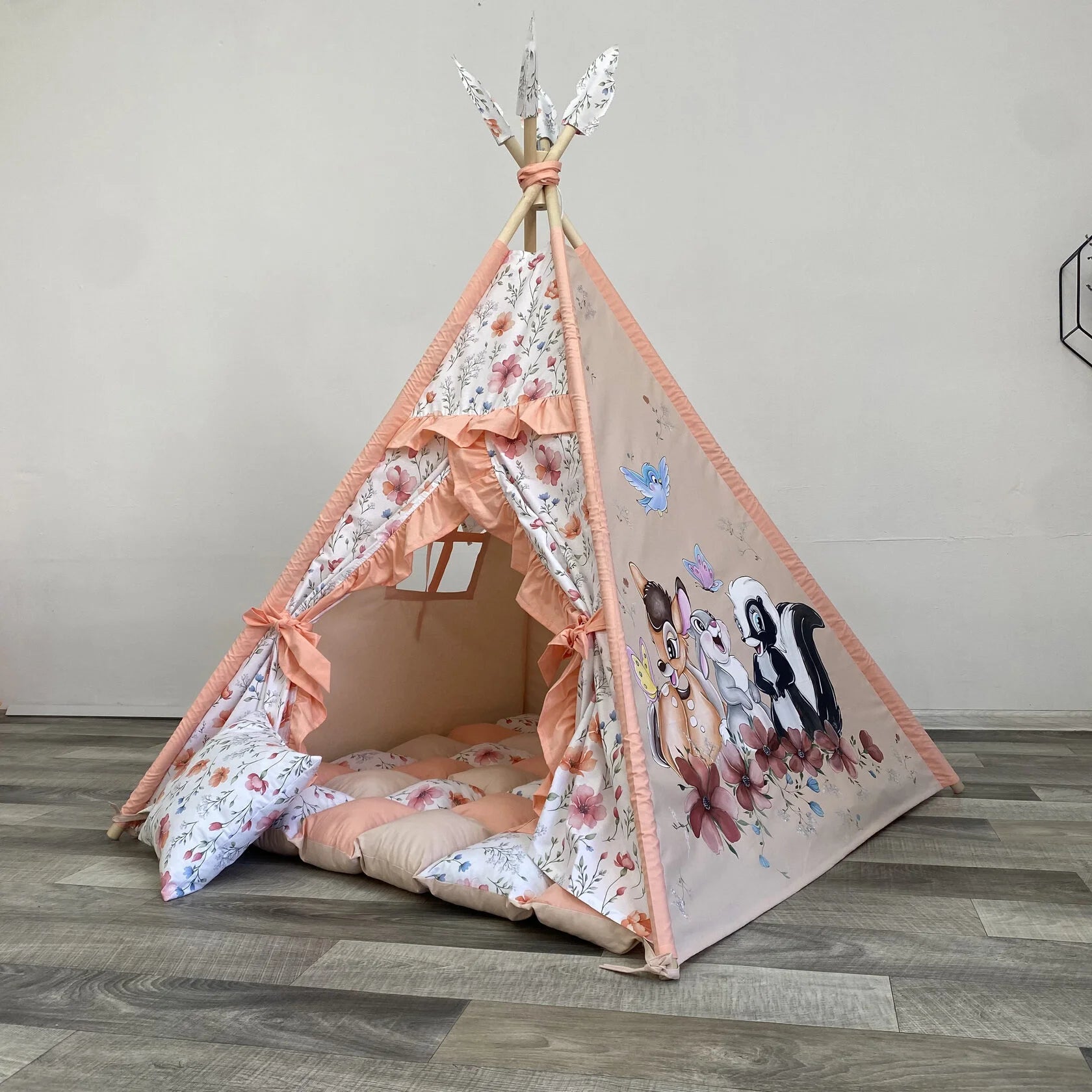 Tenda giochi bambini cotone rosa fiori dipinta a mano tema animale bosco personalizzata con nome, materassino imbottito, cuscino e pali pieghevoli inclusi