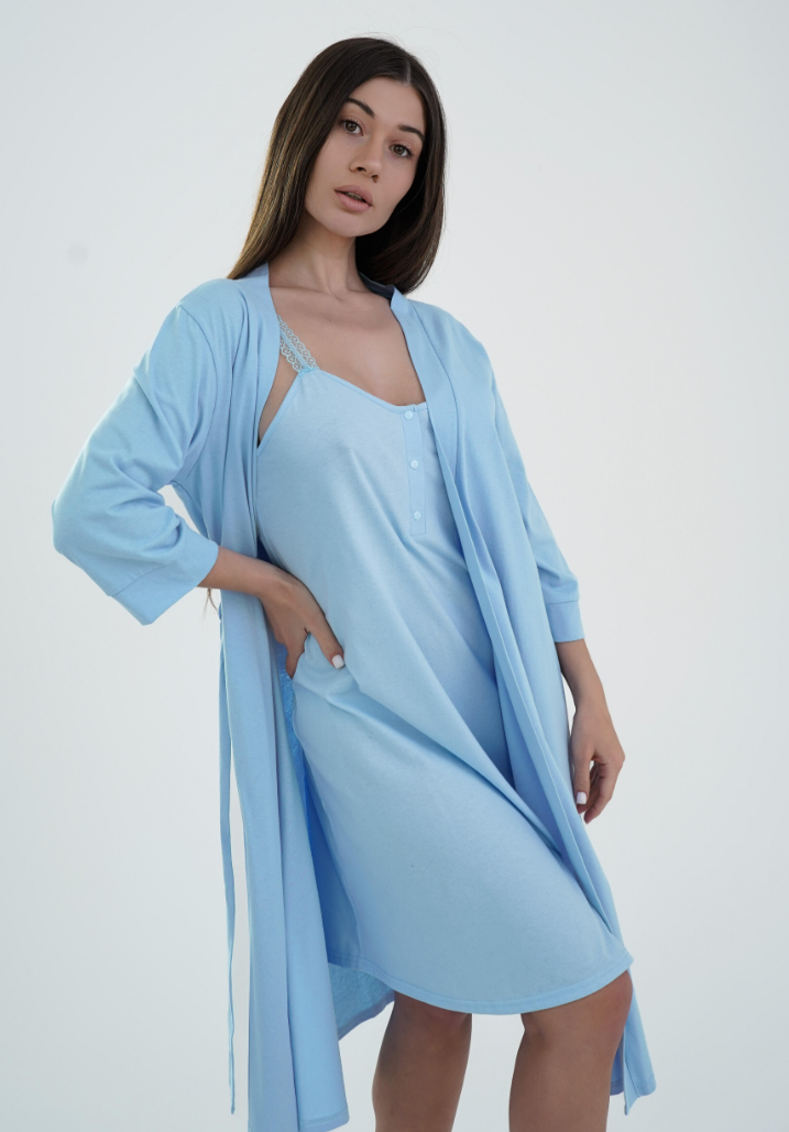 Camicia da notte premaman azzurra abbinata a vestaglia coordinata in cotone