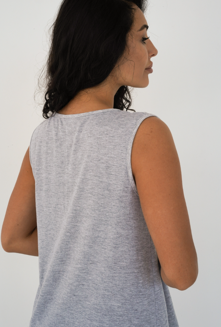Retro della camicia da notte premaman Simple grigio melange, dettaglio spalle e scalfi con bordino tono su tono