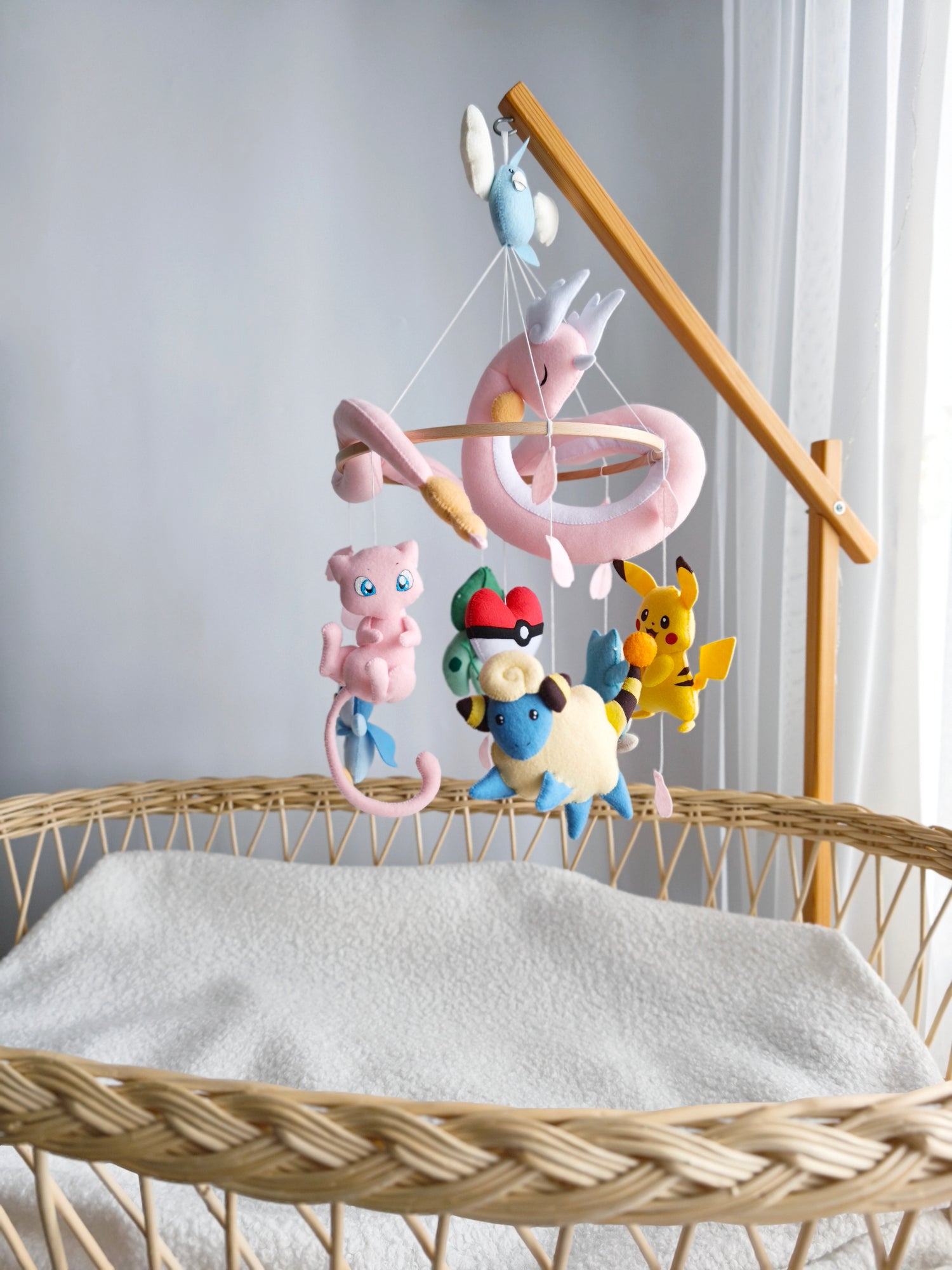 Carillon mobile neonati Pokémon fatto a mano con pupazzi rosa e gialli in feltro per lettino culla, idea regalo nascita