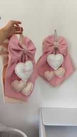 Coccarde nascita a righe rosa e beige con cuore ricamato nomi bimbe diversi