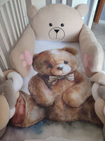Corredino lettino unisex beige – coperta orsetto teddy bear, paracolpi treccia beige bianco grigio e cuscino orsetto morbido