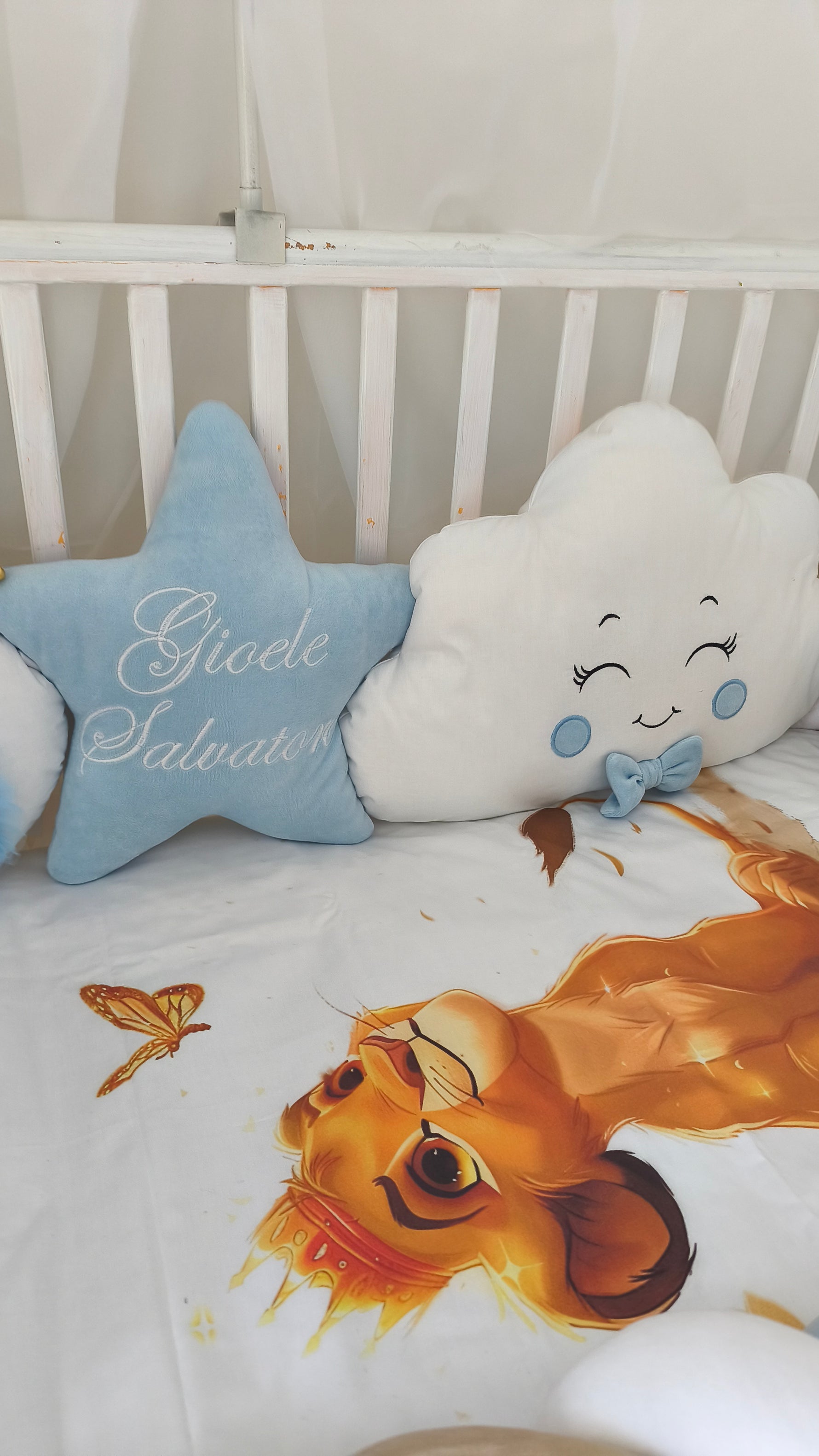 Cuscini lettino neonato stella velluto azzurro personalizzata nome e nuvola bianca con fiocco celeste e guancette blu