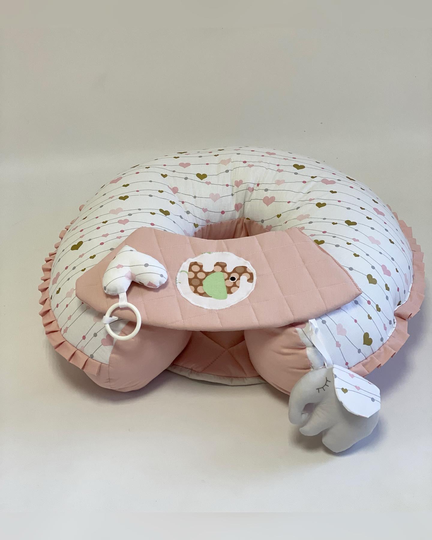Cuscino allattamento transformer 3 in 1 rosa con stampa cuori, cuscino gravidanza e tappeto gioco neonato con elefantino e giochi sonori removibili fatto a mano