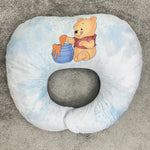 Cuscino allattamento ergonomico azzurro con stampa orsetto e miele, supporto neonato e mamma