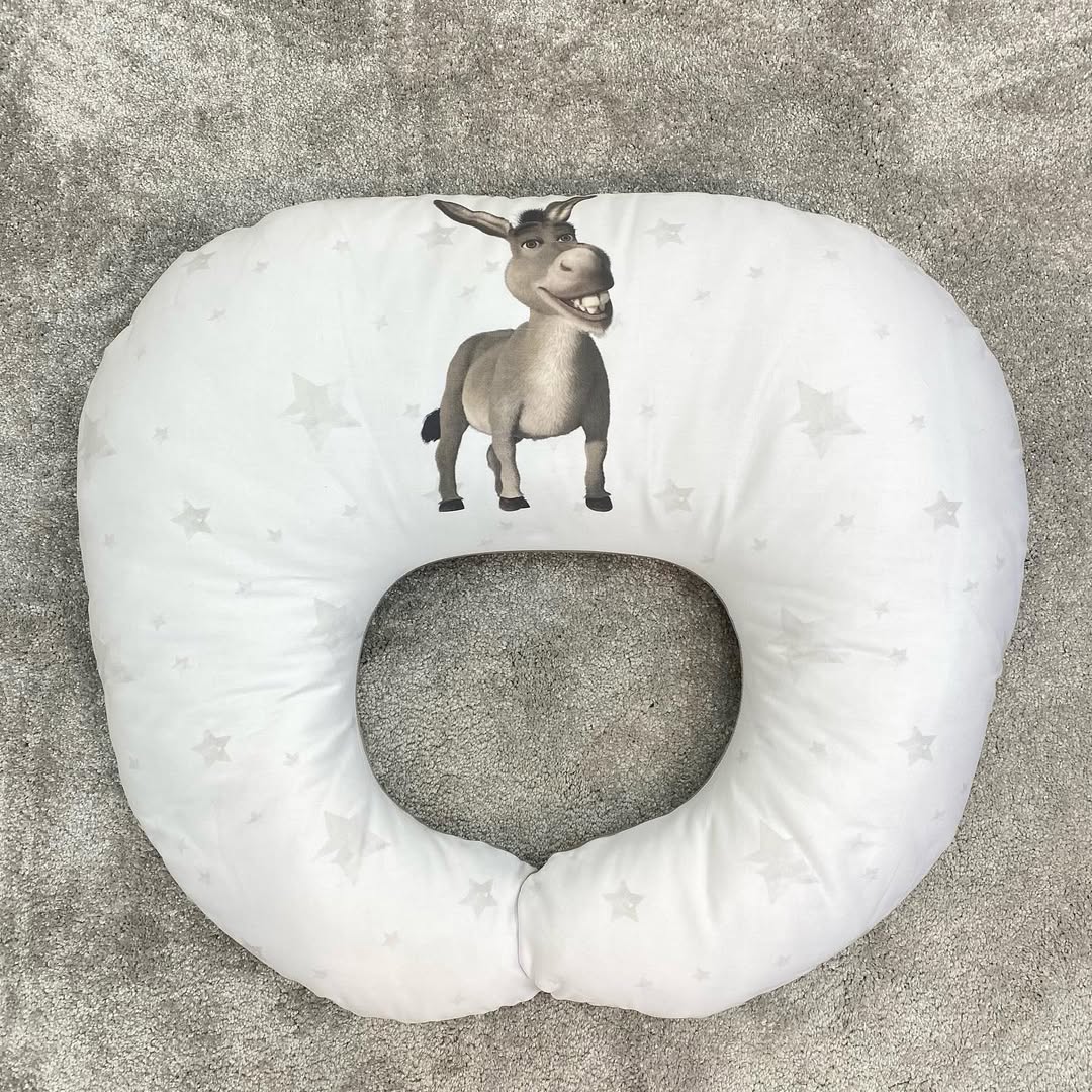 Cuscino allattamento Ciuchino Shrek bianco con stelline grigie, cuscino gravidanza neonato.