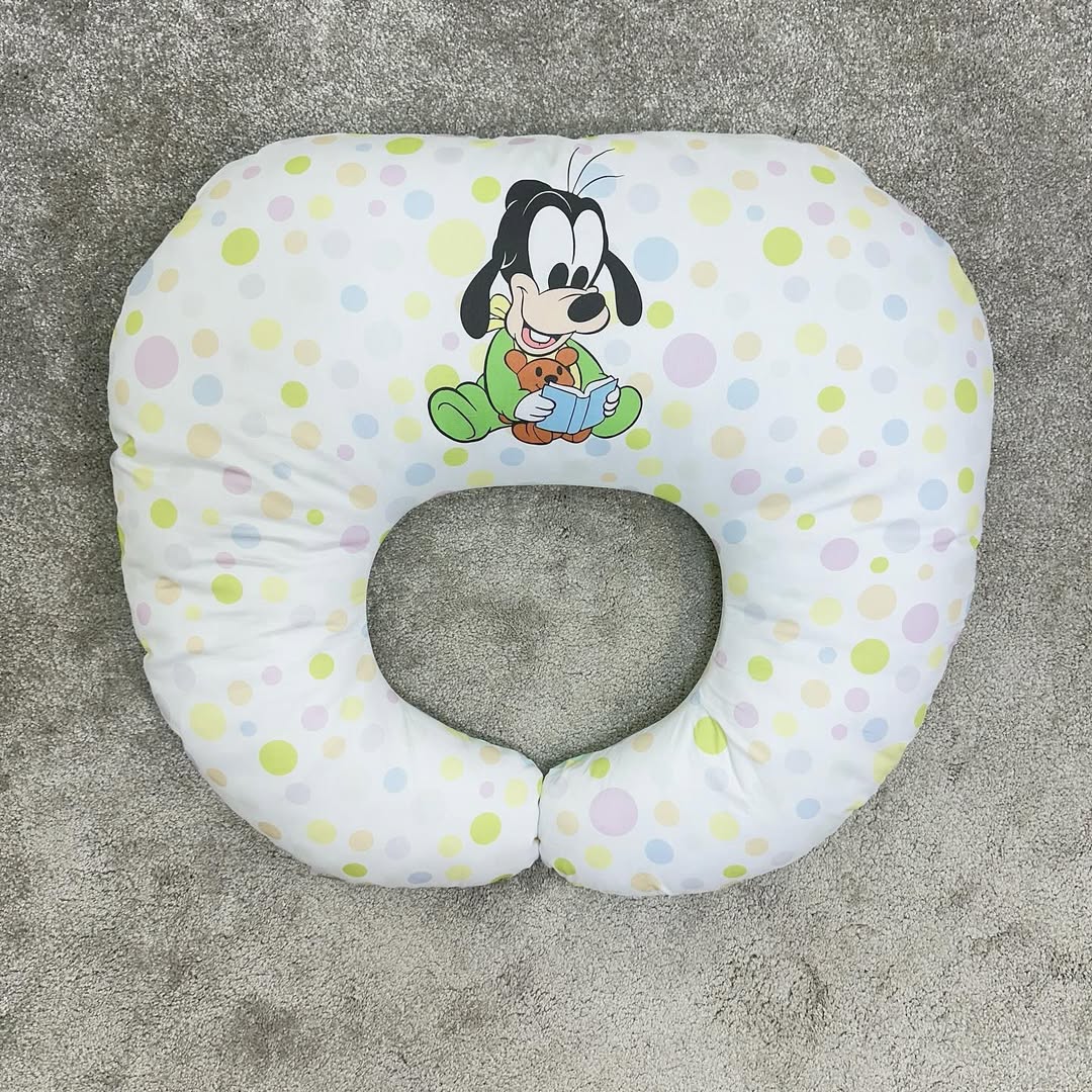 Cuscino allattamento Pippo Disney baby bianco a pois colorati pastello, cuscino gravidanza.