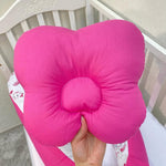 Retro cuscino anti plagiocefalia fucsia a farfalla, supporto ergonomico per testa piatta neonato.