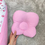 Retro cuscino anti plagiocefalia neonato rosa a forma di fiocco, supporto anatomico con foro centrale per testa piatta.