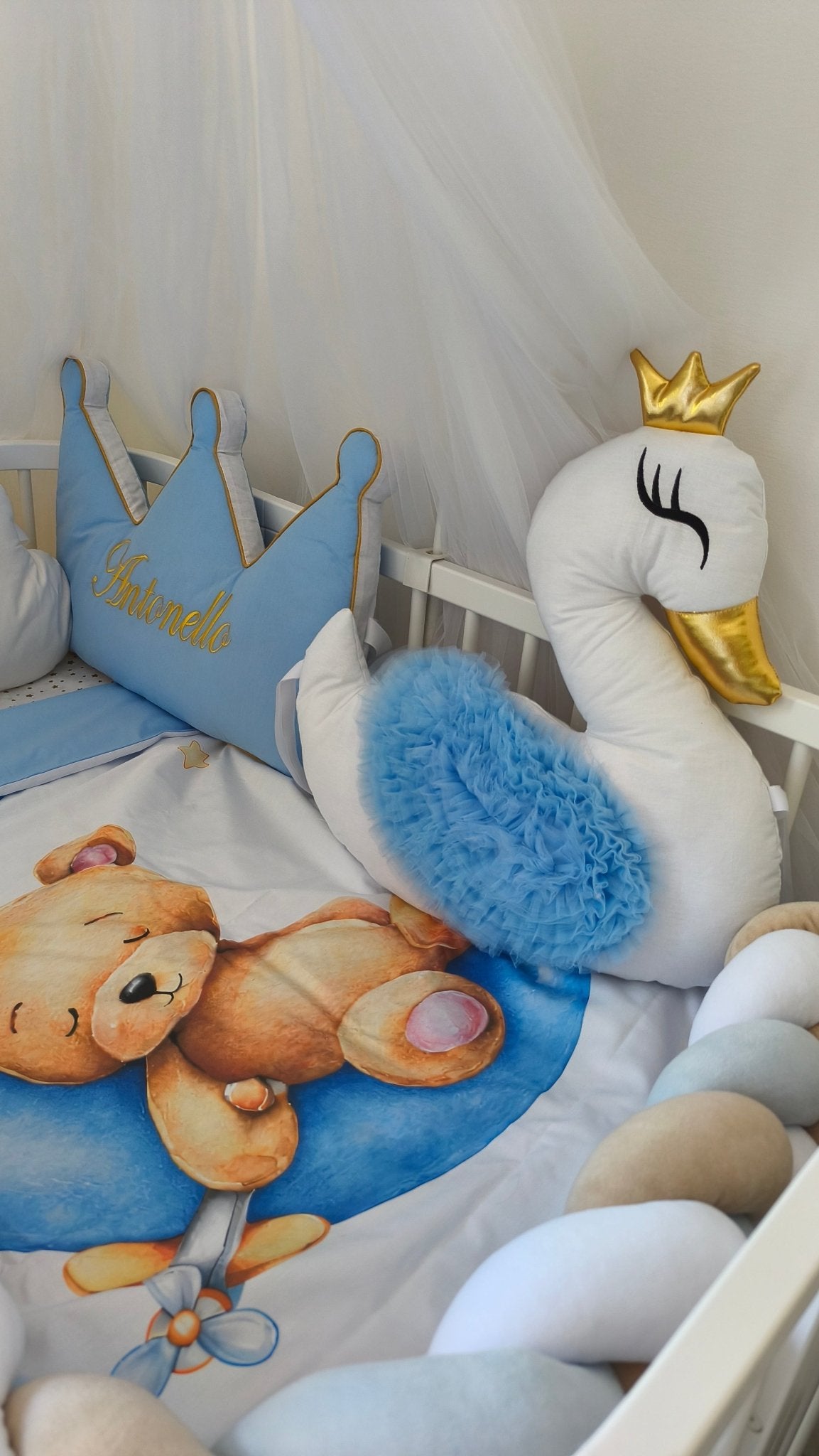 Cuscino Decorativo Cigno Ali in Tulle per Lettino e Cameretta Colori a Scelta - universo del bambino