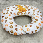 Cuscino per allattare sfoderabile a ciambella con stampa di Simba baby Disney su sfondo bianco.