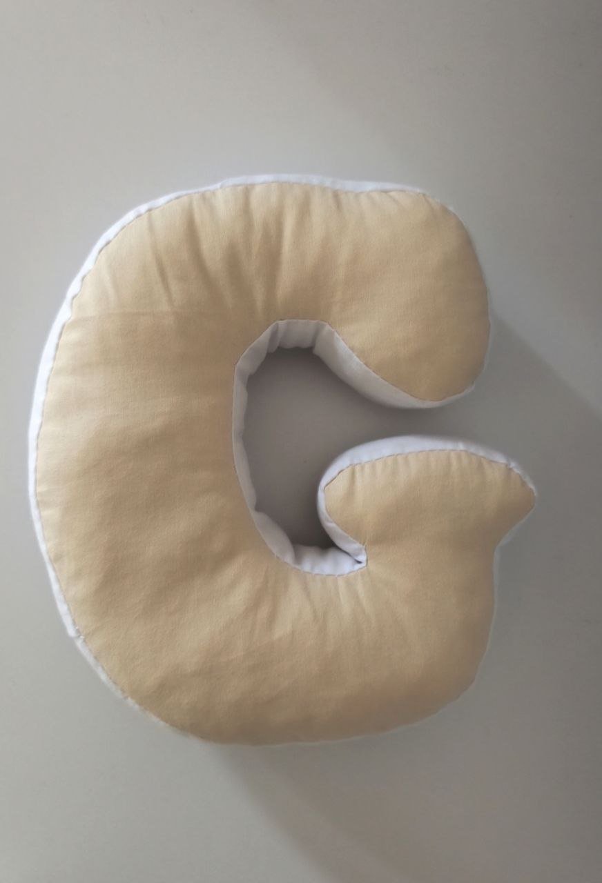 Cuscino Lettera Personalizzato in Tessuto – Lettere e Numeri Imbottiti - Universo del Bambino
