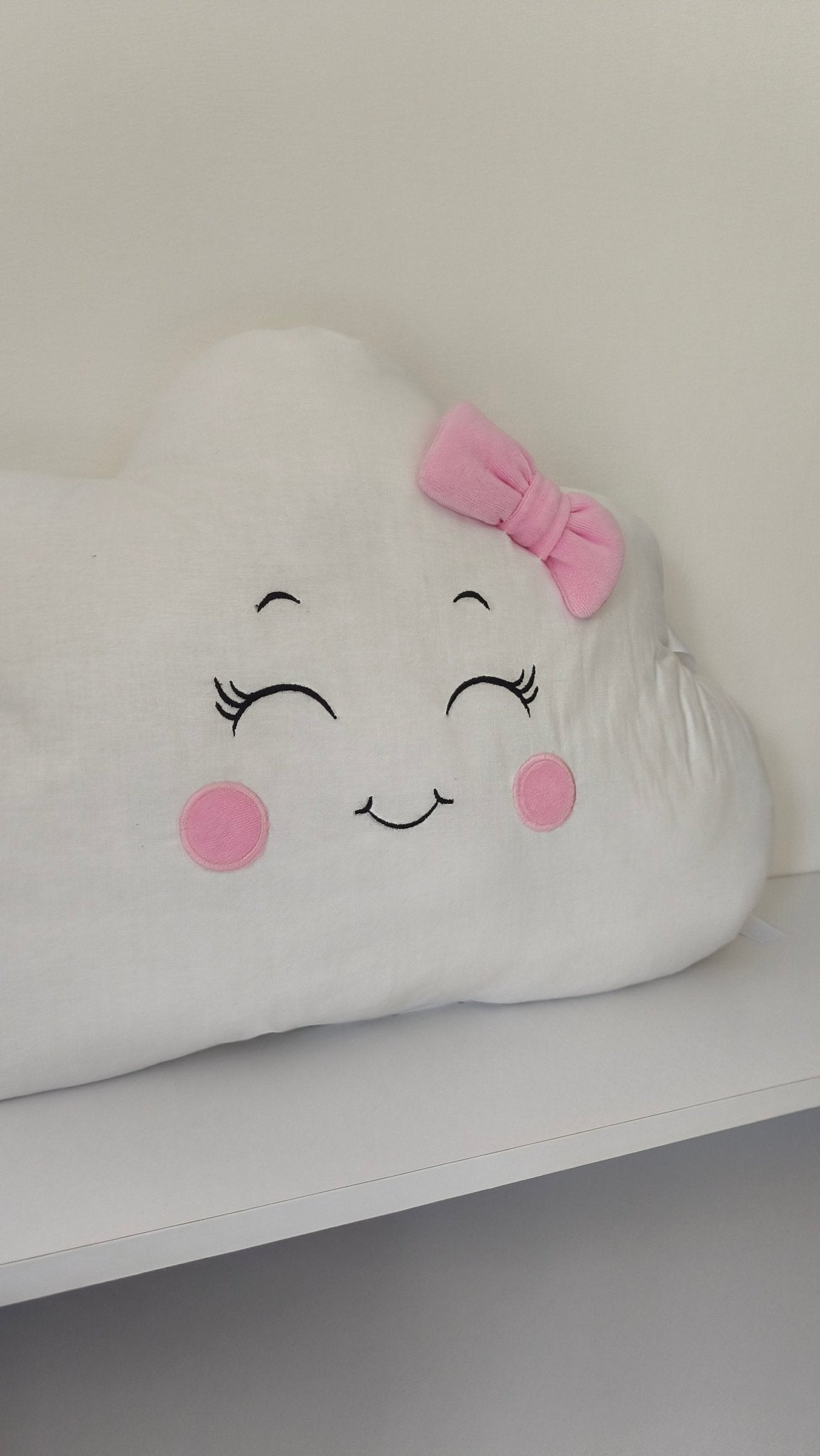 Cuscino Paracolpi Decorativo Nuvoletta per Lettino e Cameretta con Fiocco - universo del bambino