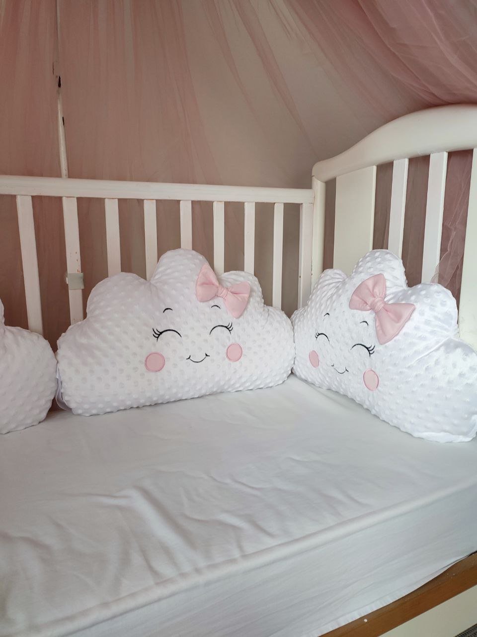 Cuscino Paracolpi Decorativo Nuvoletta per Lettino e Cameretta con Fiocco - universo del bambino