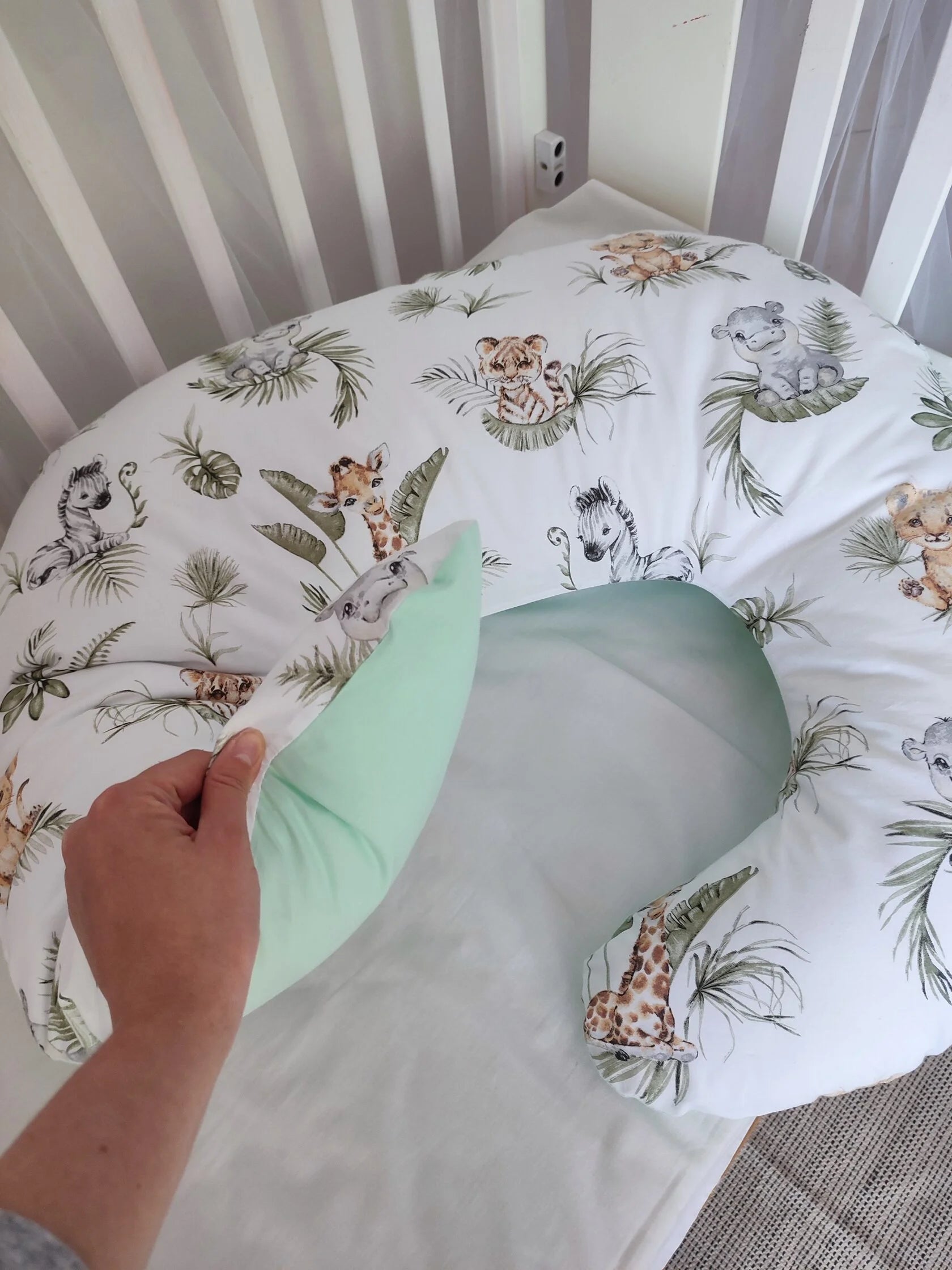 Cuscino allattamento gravidanza ciambella double face in cotone safari e grigio, imbottitura siliconata, premaman ergonomico fatto a mano