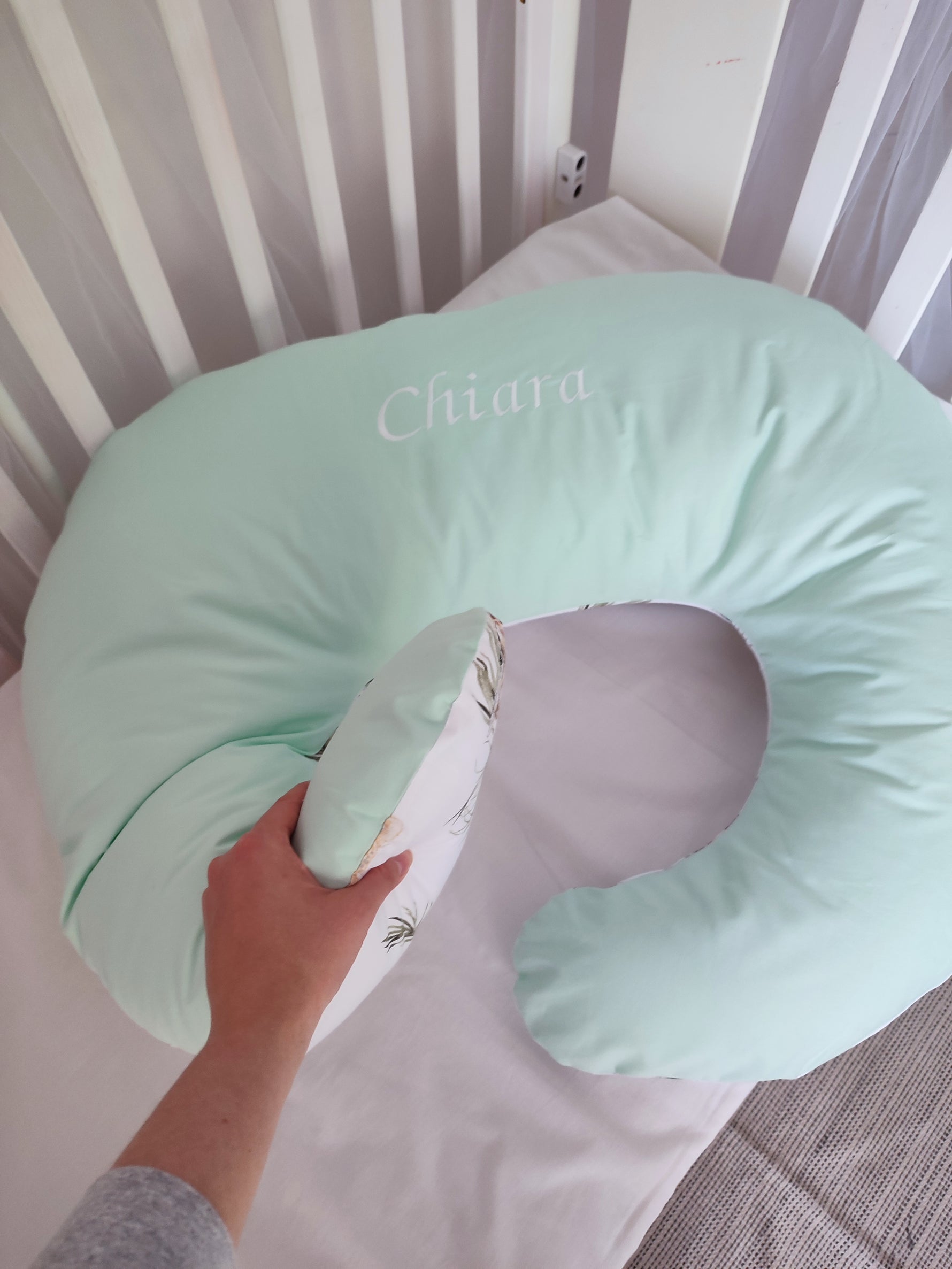Cuscino allattamento gravidanza ciambella double face in cotone con nome e verde, imbottitura siliconata, premaman ergonomico fatto a mano