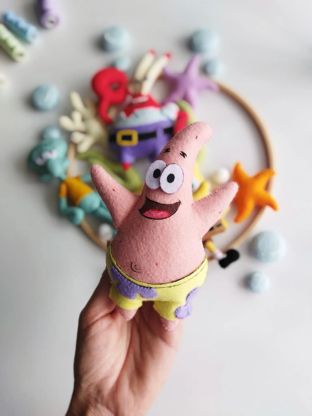 Patrick stella marina in feltro cucito a mano, dettaglio mobile culla tema mare SpongeBob per cameretta neonato
