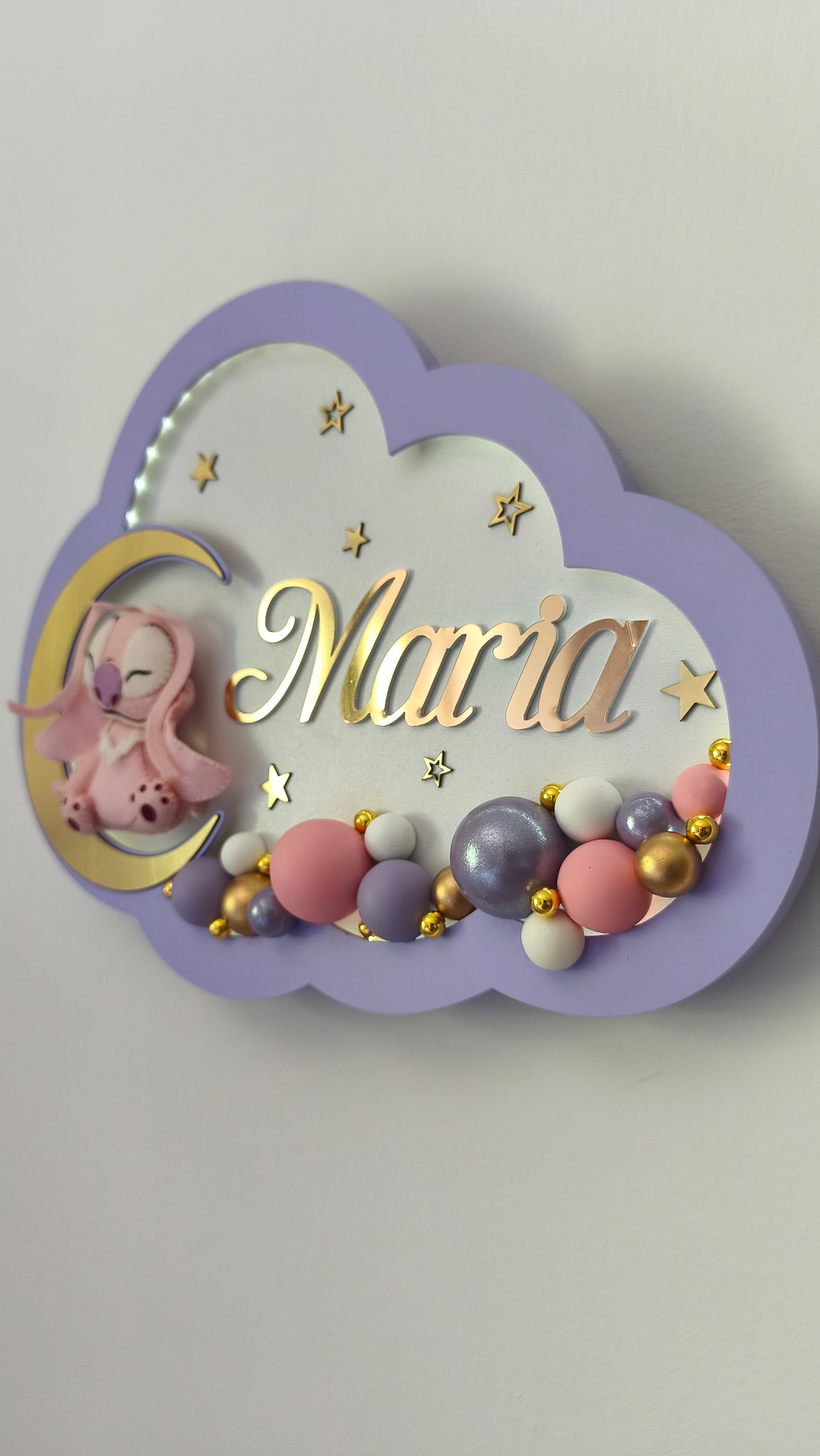 luce notturna artigianale lilla per bambina con scritte e dettagli oro a specchio