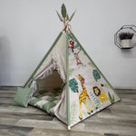 Tenda da gioco a forma di teepee per bambini, tessuto beige verde salvia dipinte a mano di animali della savana come leoni, elefanti, giraffe e papagallo