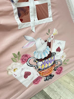 Tenda giochi teepee bambini cotone dipinta a mano tema Alice nel Paese delle Meraviglie personalizzata con nome, materassino imbottito cuscino e bastoni pieghevoli inclusi