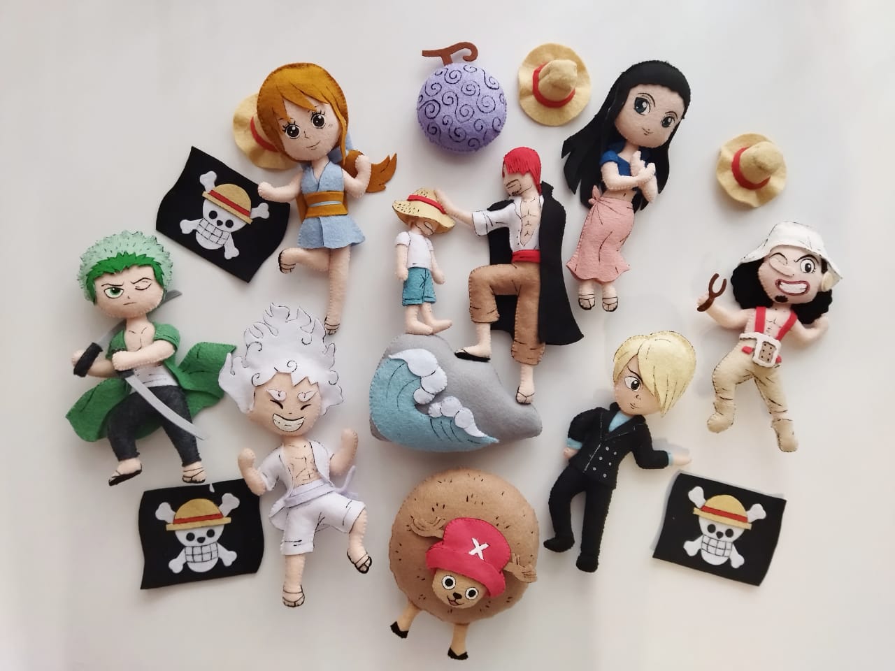Elementi in feltro per giostrina culla One Piece con Luffy Gear 5, Zoro, Chopper, Shanks e Nami, regalo nascita anime