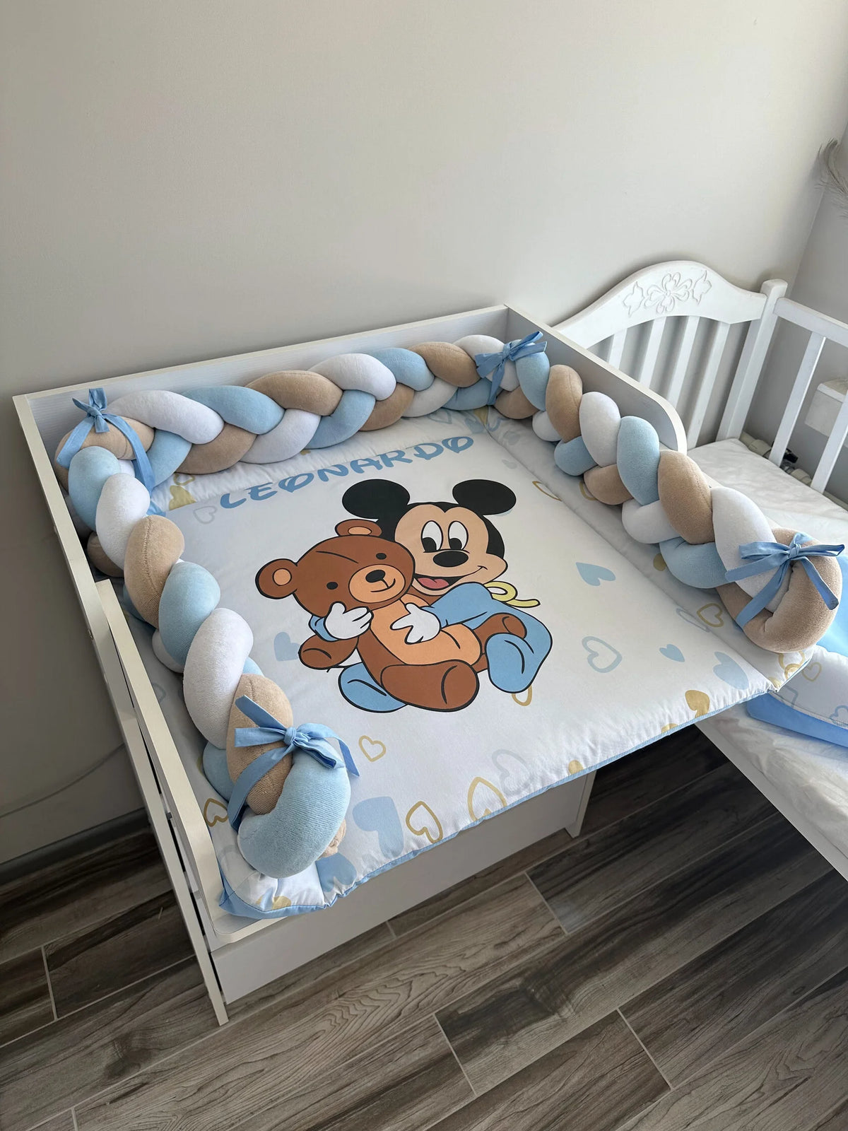Materassino fasciatoio neonato personalizzato con nome treccia paracolpi azzurro bianco beige Mickey Mouse fatto a mano, double face impermeabile