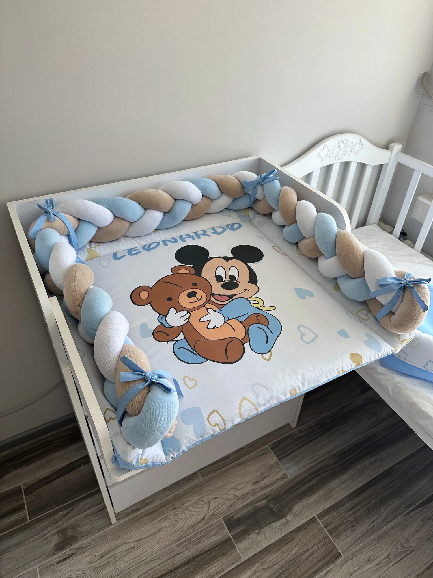 Materassino fasciatoio neonato personalizzato con nome treccia paracolpi azzurro bianco beige Mickey Mouse fatto a mano, double face impermeabile