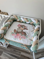 Materassino fasciatoio treccia tre fili verde salvia beige bianco, stampa coniglietta floreale rosa, fatto a mano impermeabile