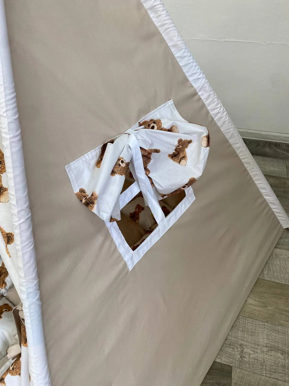 Tenda giochi bambini cotone panna bianco dipinta a mano tema orsetti personalizzata con nome, tappeto imbottito cuscino e pali pieghevoli inclusi