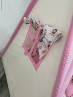 finestra con la fantasia principesse disegnato sulla teepee tenda giochi tipi
