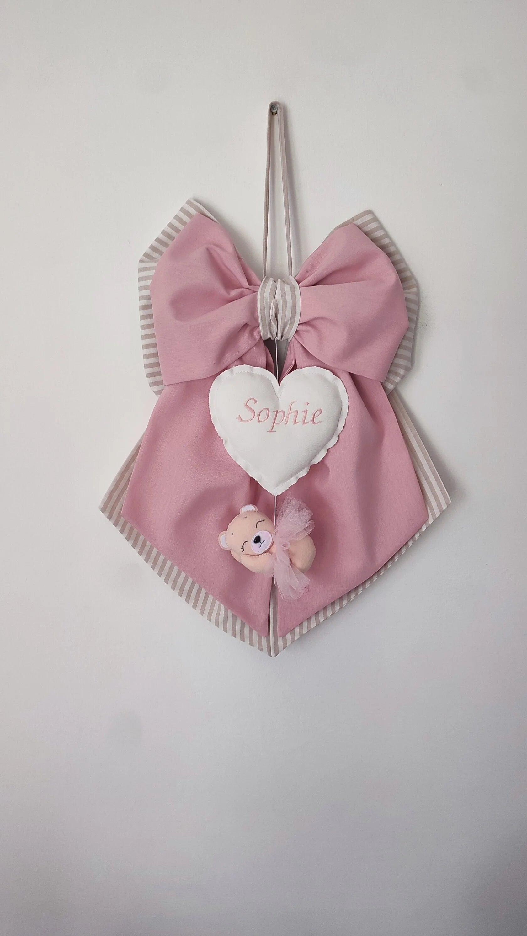 Fiocco nascita personalizzato bimba in cotone rosa antico e righe tortora con cuore bianco ricamato e orsetta ballerina in feltro con gonna in tulle