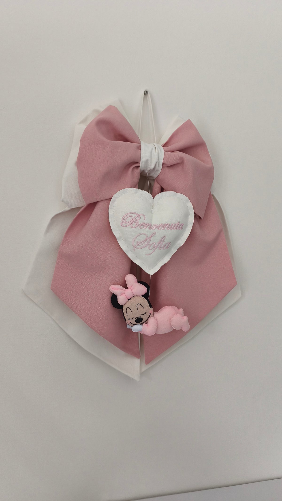 Fiocco nascita femmina rosa bianco cuore benvenuta nome ricamato personaggio tema topolina feltro porta ospedale bimba