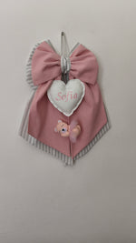 Fiocco nascita bimba in cotone rosa antico e righe grigie con cuore bianco ricamato nome e orsetta ballerina in feltro con tulle rosa