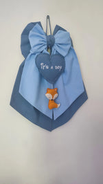 Fiocco nascita bimbo in cotone azzurro cielo e blu avio con cuore blu ricamato it's a boy e volpina arancione in feltro