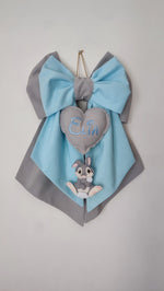 Fiocco nascita personalizzato bimbo in cotone azzurro cielo e grigio cuore grigio ricamato e coniglietto in feltro fatto a mano 