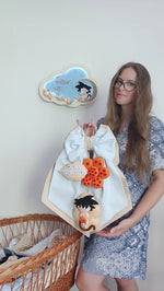 Fiocco nascita bimbo tema Dragon Ball personalizzato con baby Goku in feltro, luce notturna a tema coordinata nuvola azzurra, fatto a mano