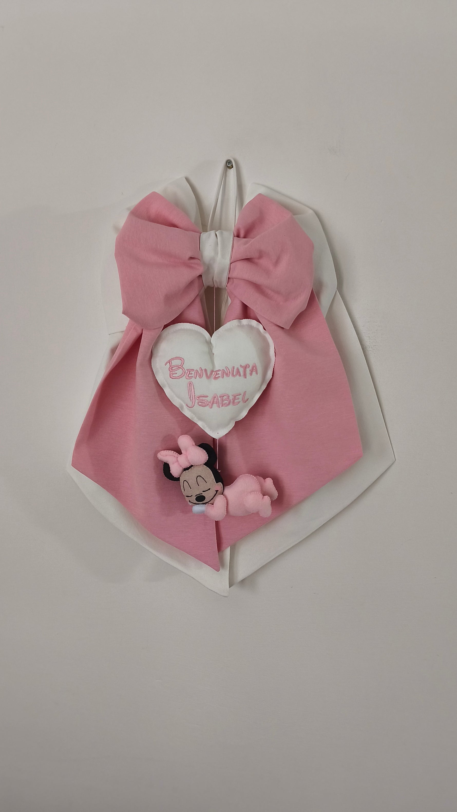 Fiocco nascita femmina rosa antico bianco cuore benvenuta nome ricamato tema topolina dormiente porta ospedale bimba